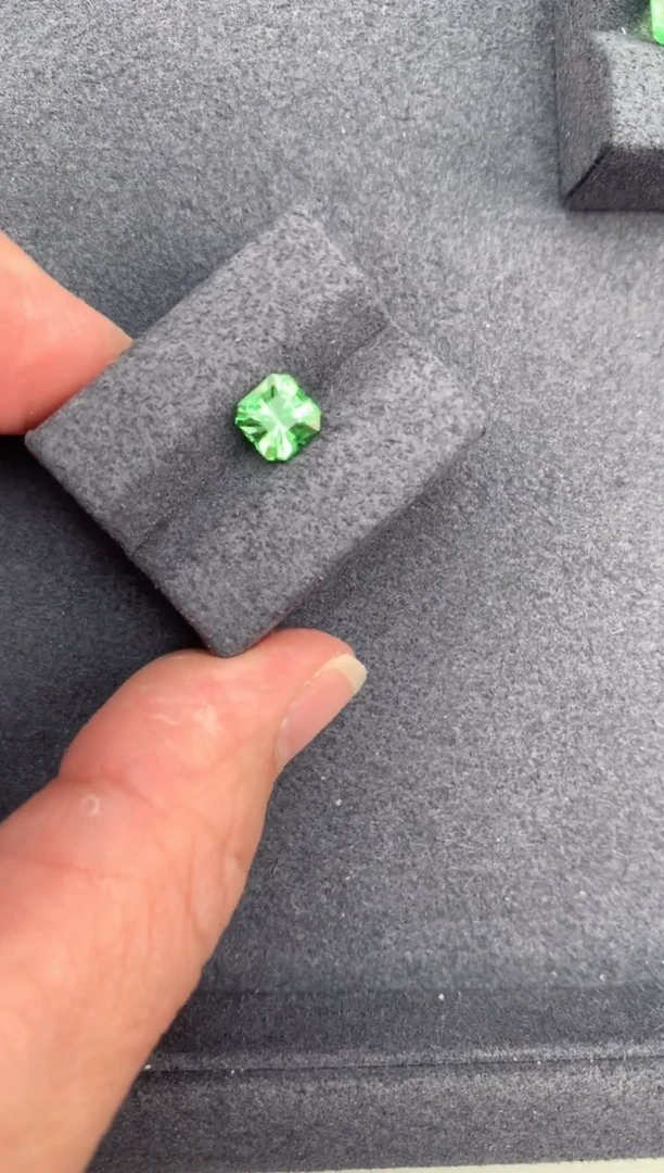 【闪购商品】石榴石（沙弗莱）裸石未镶嵌1ct沙弗莱