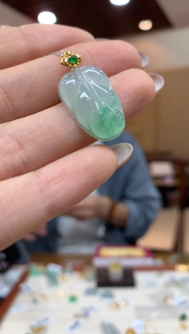 吊坠(不含链)18K金镶嵌翡翠叶子