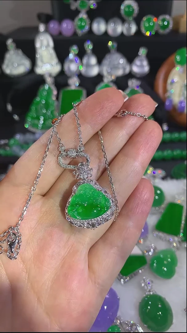 颈饰未镶嵌翡翠吊坠