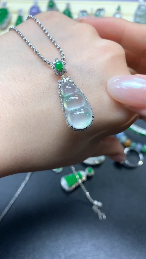 【闪购商品】翡翠吊坠(不含链)18K金镶嵌吊坠|4150+415