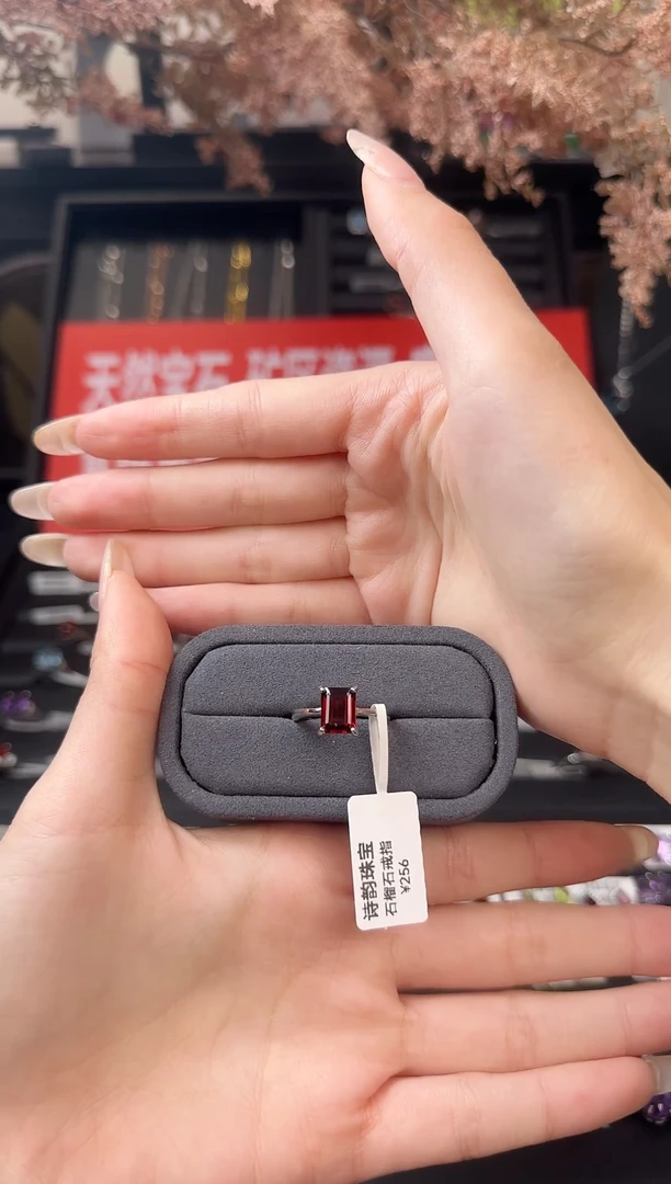 银S925镶嵌戒指石榴石戒指