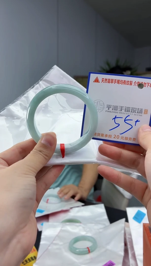 翡翠手镯未镶嵌小*度11111111