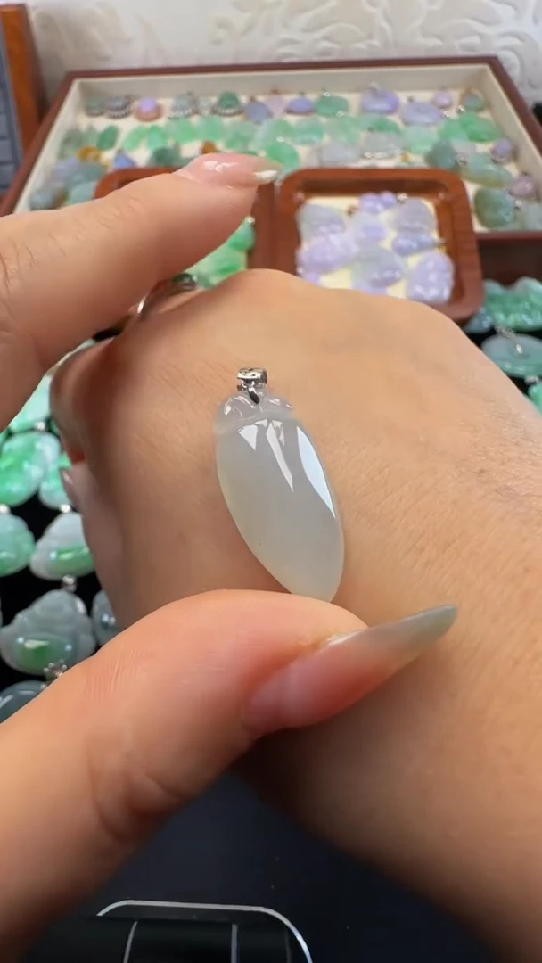 吊坠(不含链)18K金镶嵌翡翠桃心