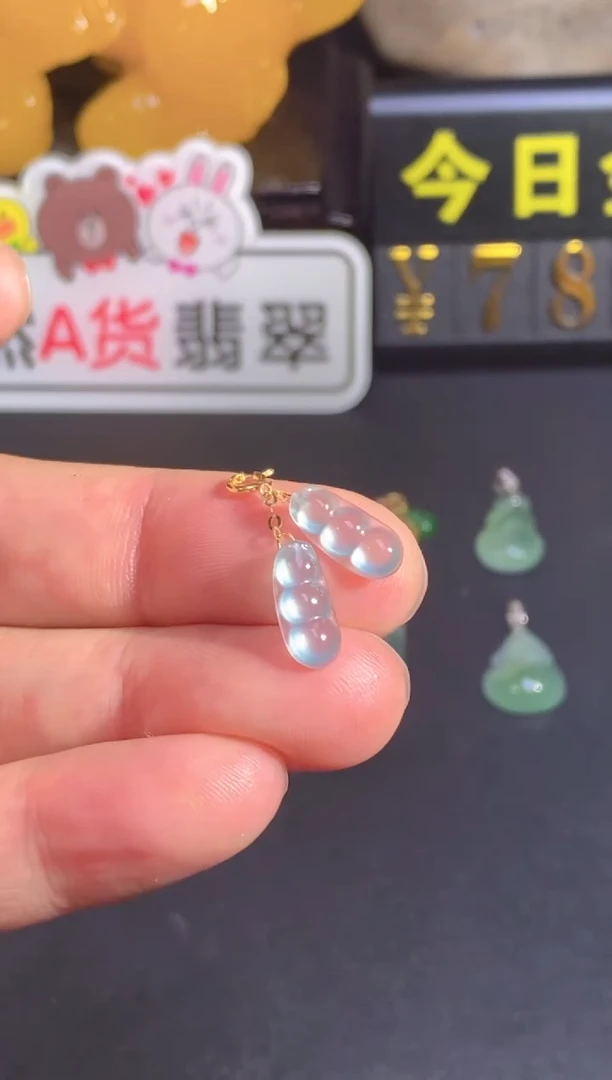 颈饰18K金镶嵌翡翠