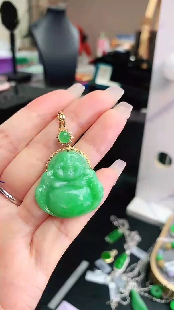 颈饰18K金镶嵌翡翠兔**富赠礼盒证书