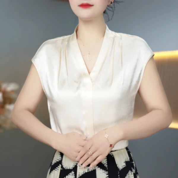 M夏季新款设计感小众时尚气质女V领双褶短袖t恤百搭0819-1