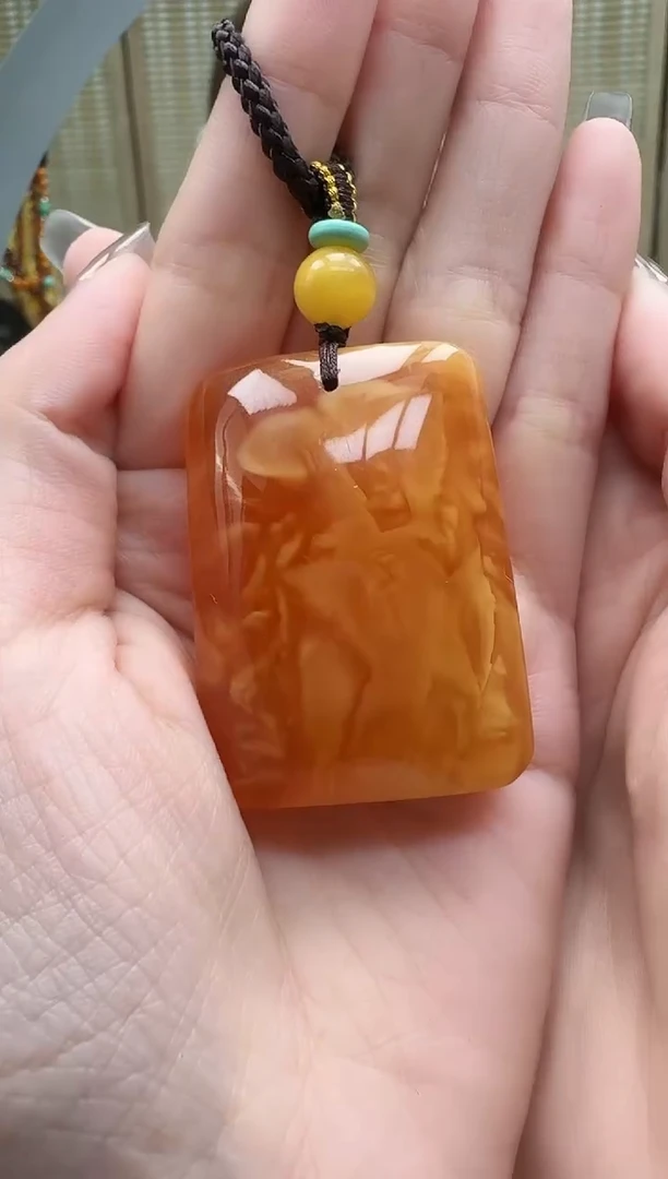 未镶嵌琥珀裸石如图