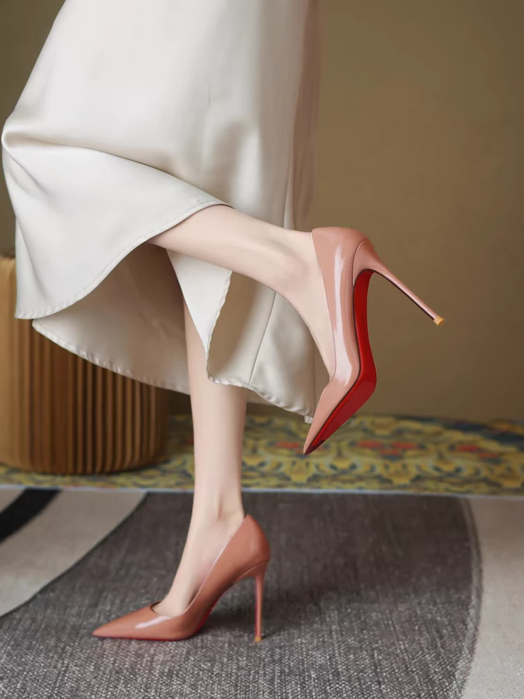 百搭单鞋漆皮职业春季黑色刺绣细跟高跟鞋尖头性感高跟鞋