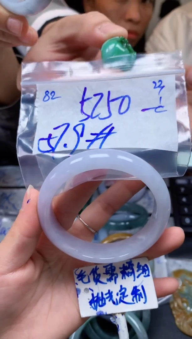 【闪购商品】定制翡翠未镶嵌82毛货需精细抛光手镯多样性拍一发一
