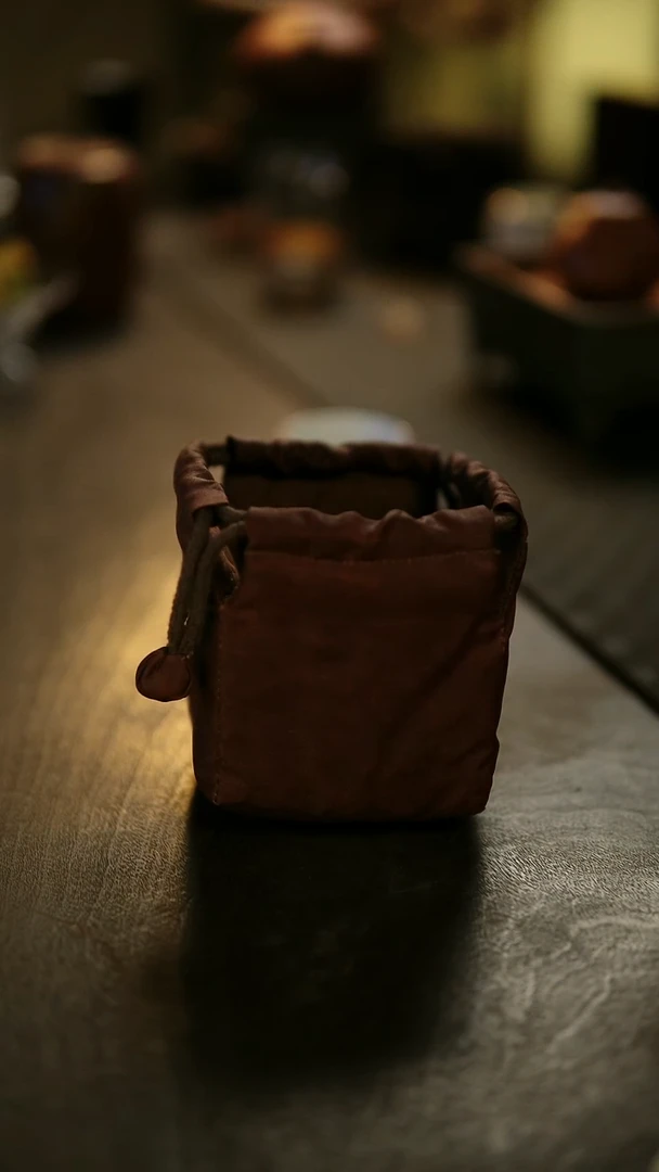 阿眠       红云纱真丝收纳包小号