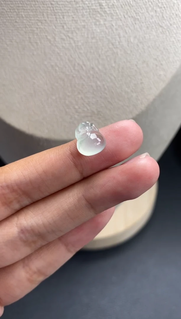颈饰未镶嵌翡翠翡翠冰种裸石