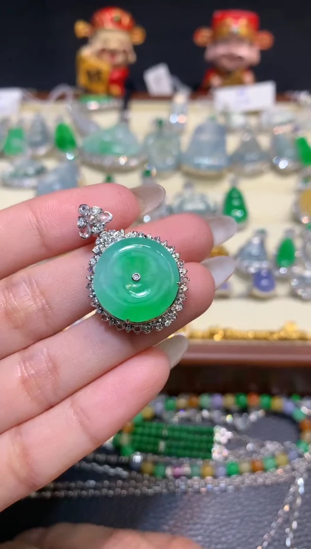 颈饰18K金镶嵌翡翠1