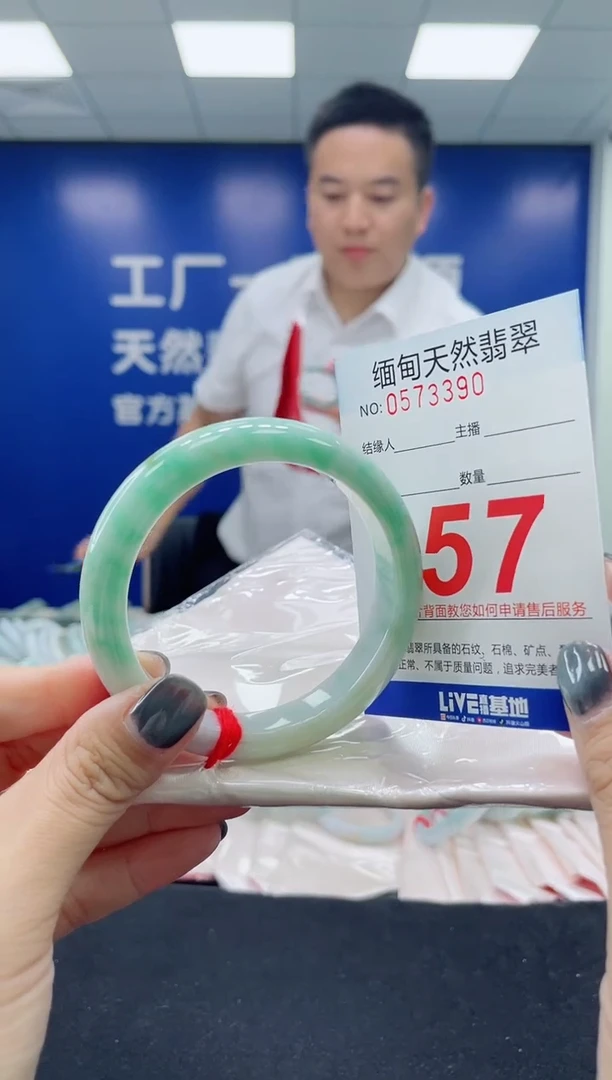 未镶嵌手镯翡翠天然翡翠手镯