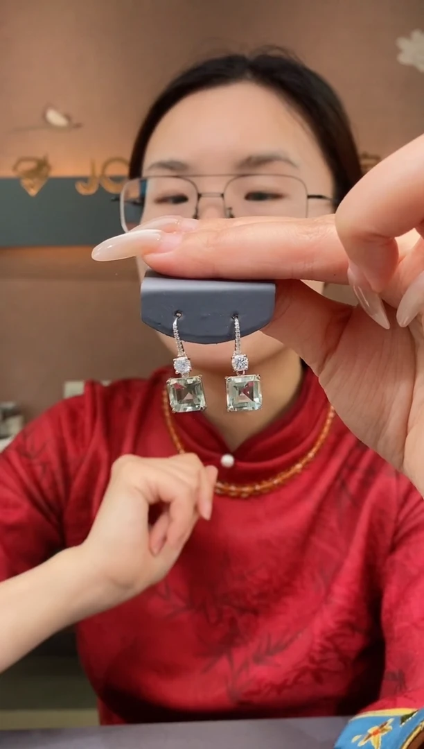 【闪购商品】绿水晶耳钉银S925镶嵌绿水晶耳钉