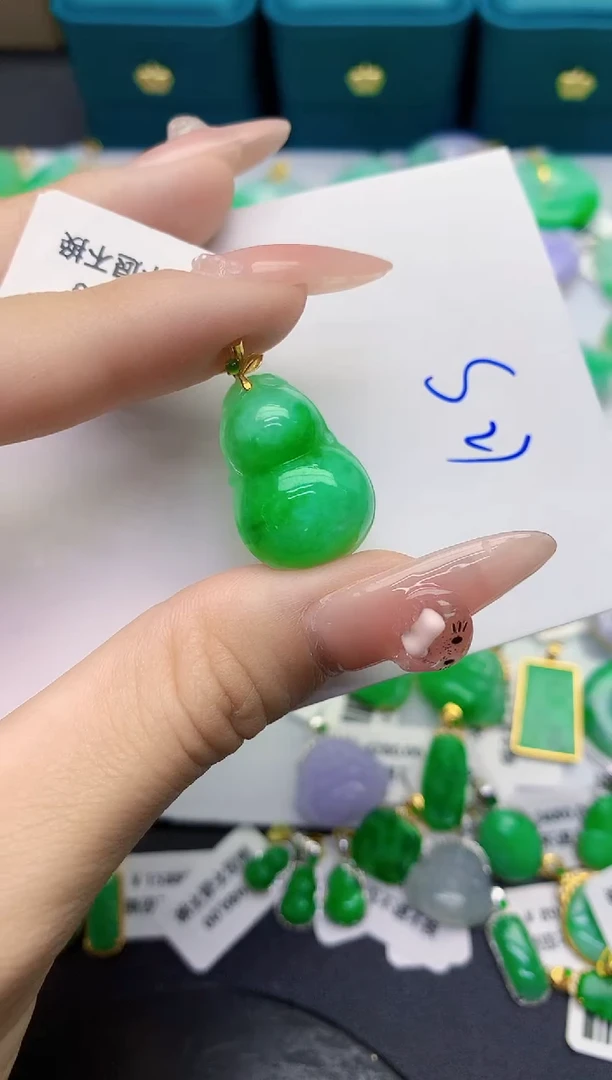 颈饰18K金镶嵌翡翠缅甸天然翡翠A货