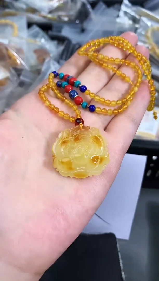 未镶嵌琥珀珠宝奇石60