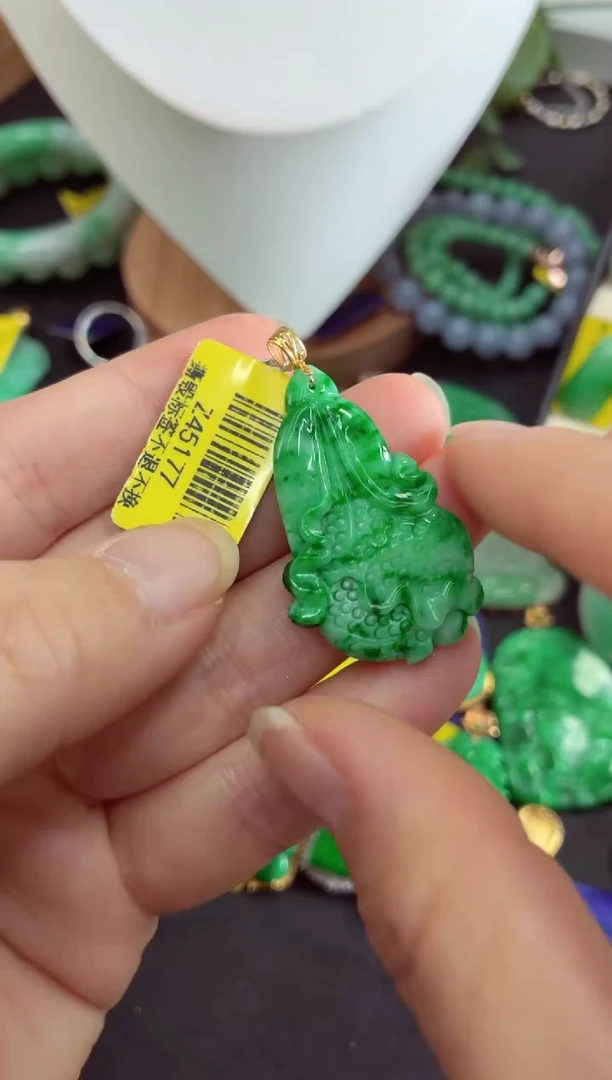 吊坠(不含链)18K金镶嵌翡翠挂件