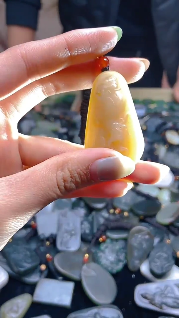 颈饰未镶嵌和田玉1