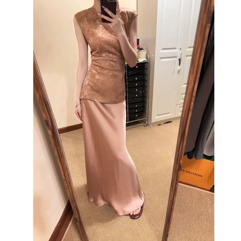 2025夏季新款时尚新中式设计感气质粉色收腰无袖搭缎面半身裙套装