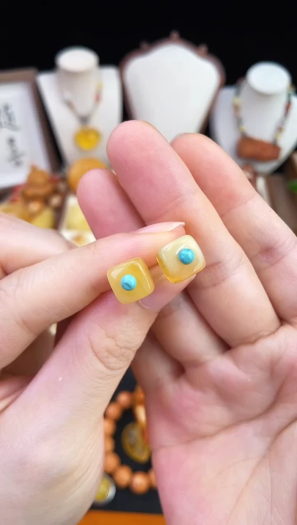 琥珀未镶嵌珠宝奇石多样性发其一