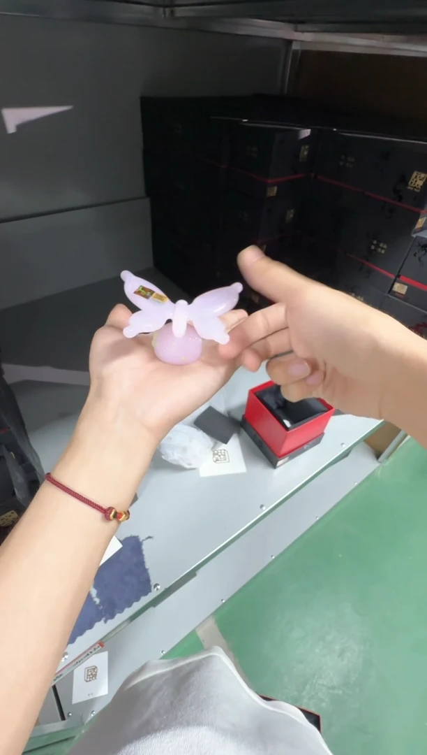 蝴蝶盖置大晶焱金标
