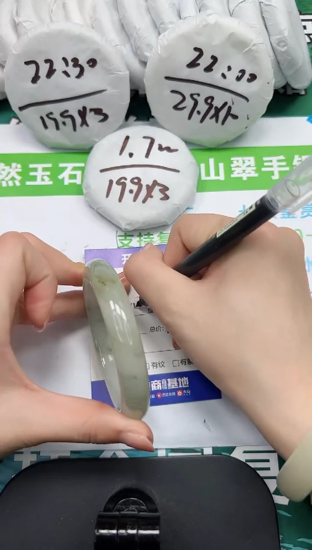 【闪购商品】石英质玉手镯未镶嵌k124-61