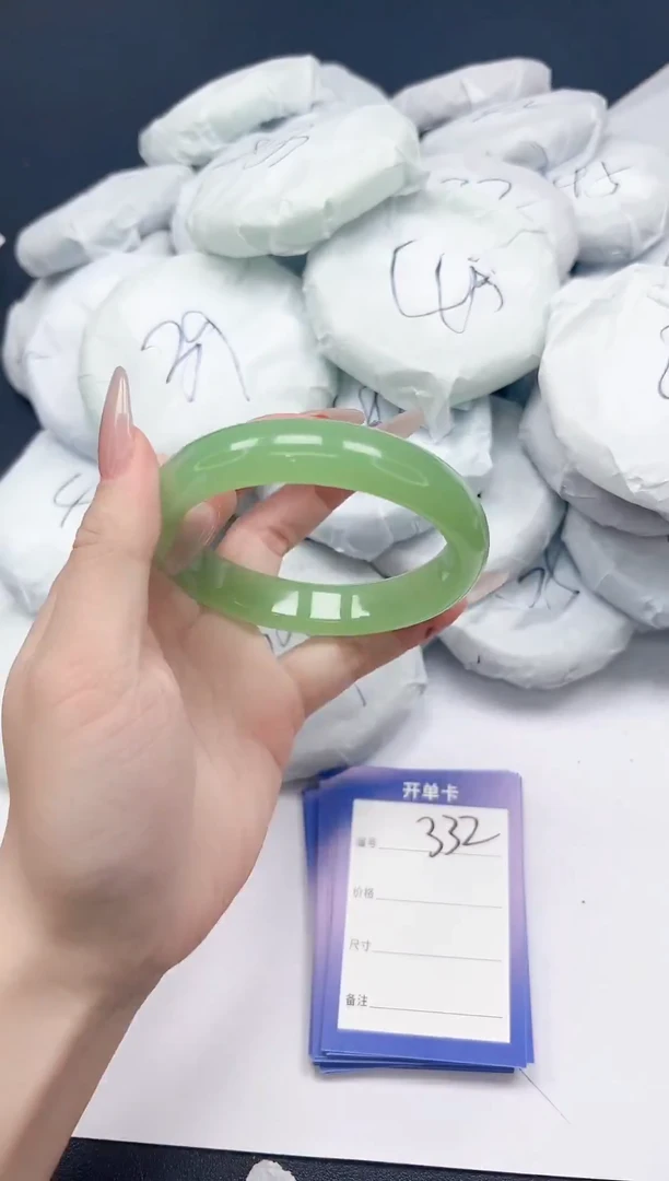 未镶嵌手镯石英质玉332/64