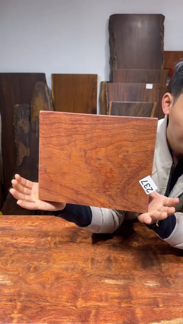 花梨木类尺寸29*24*4.3编号237