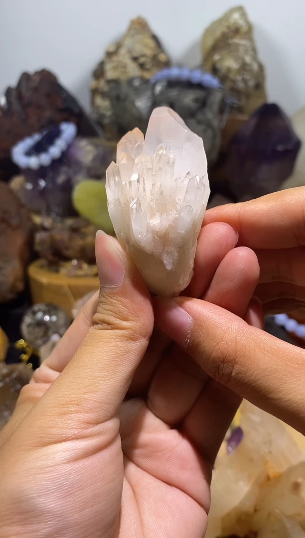 24未镶嵌水晶菠萝白水晶