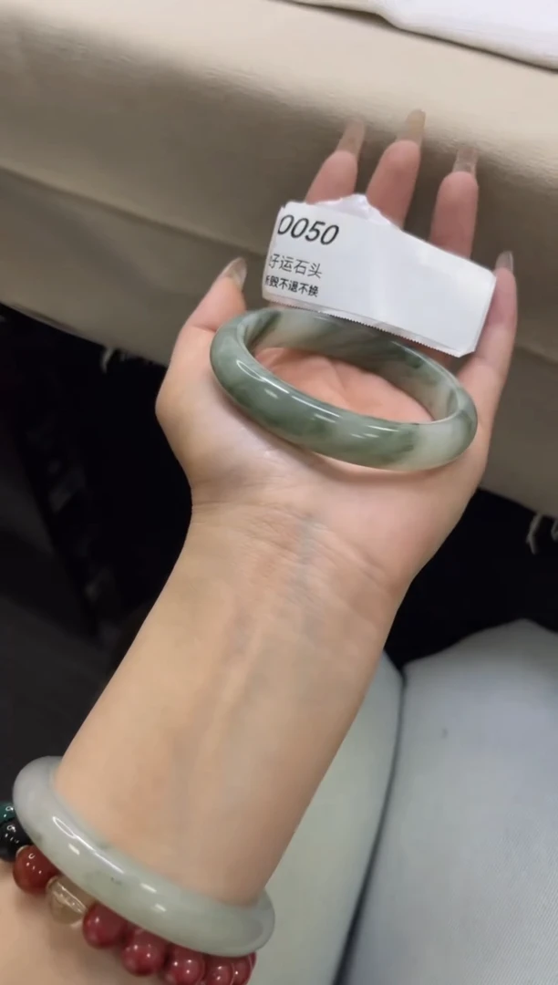 未镶嵌手镯石英质玉微瑕0050