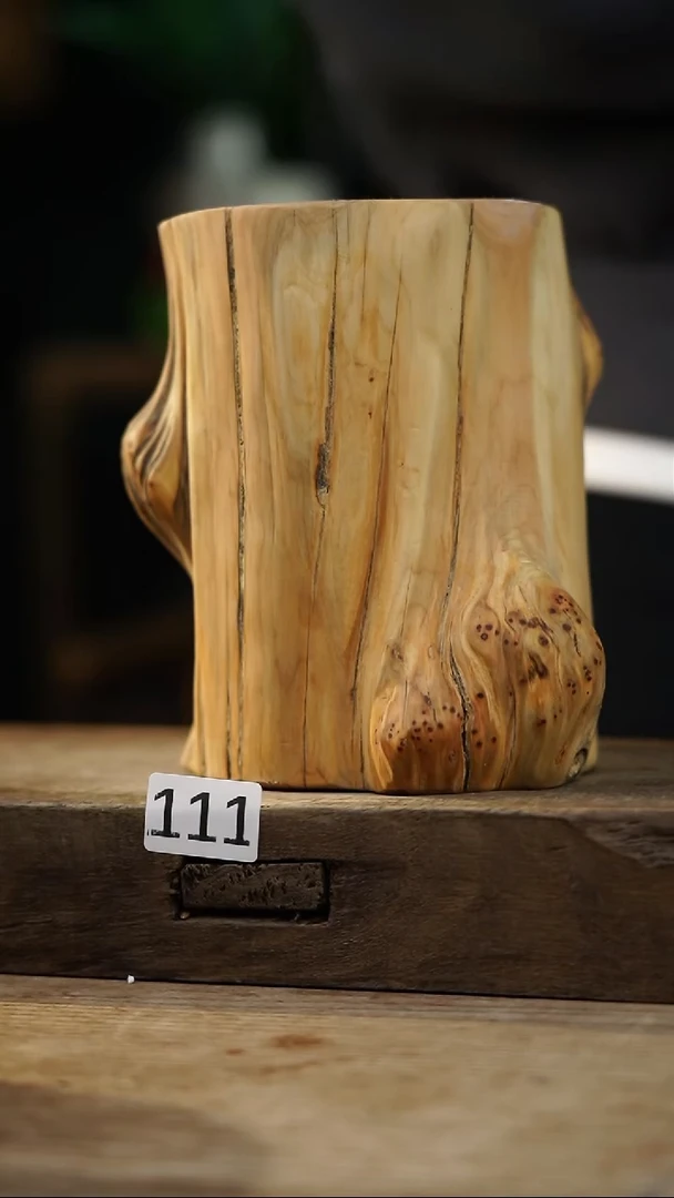 瓷片开播福利！！不顾一切之落单福利！！崖柏笔筒