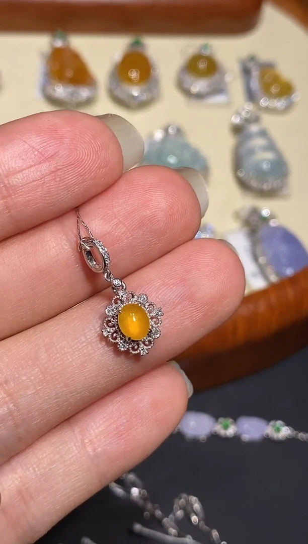 【闪购商品】翡翠吊坠(不含链)18K金镶嵌吊坠