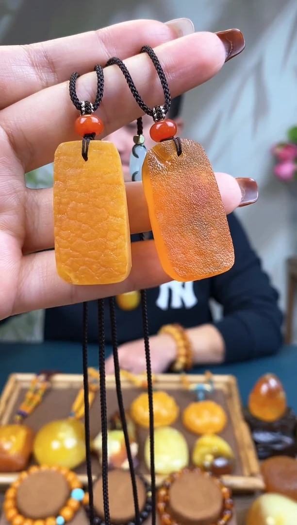 【闪购商品】琥珀裸石未镶嵌多样性发货 只发其中一件