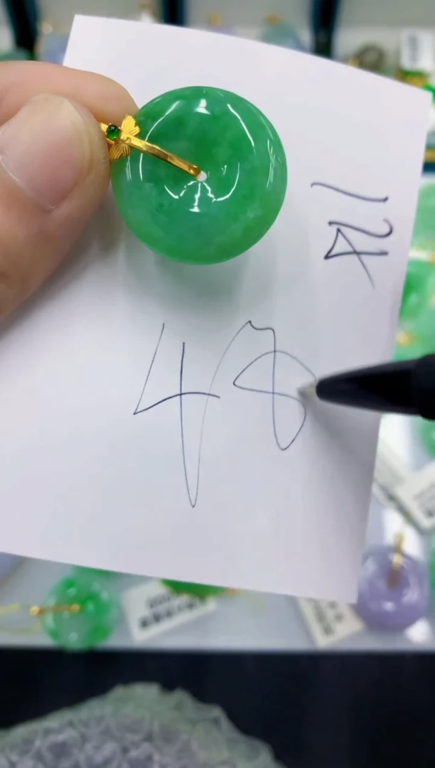 翡翠18K金镶嵌颈饰翡翠