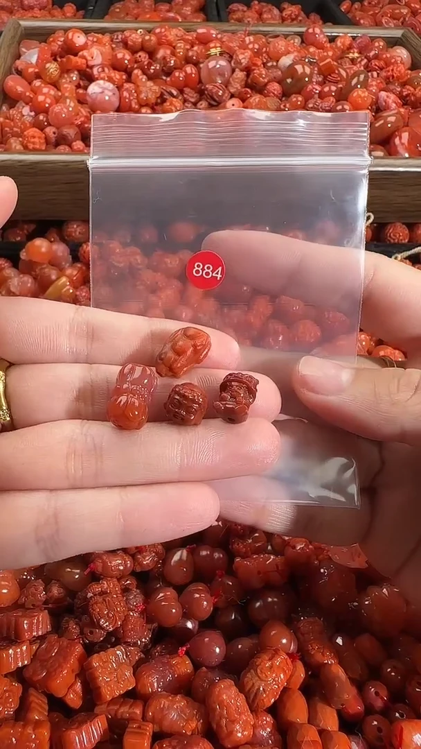 颈饰未镶嵌南红玛瑙1