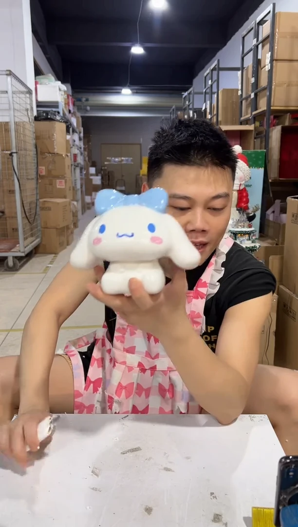 瓷片玉桂狗蹲坐笔筒