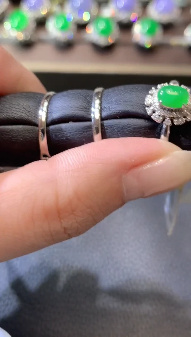 【闪购商品】翡翠戒指18K金镶嵌A23翡翠