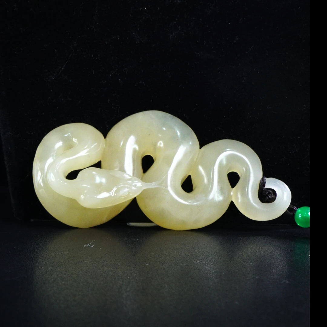 Lot.16.寿山石结晶二号矿灵蛇献瑞手把件82.1克9.9x4.9x2.4cm