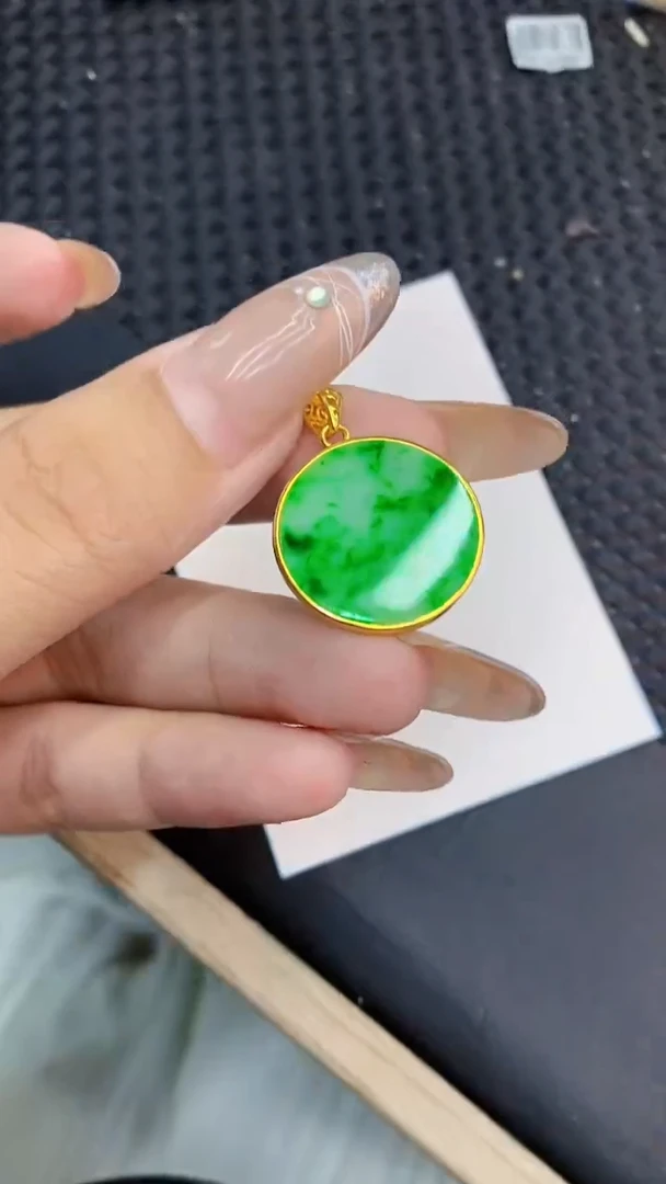 颈饰未镶嵌翡翠1