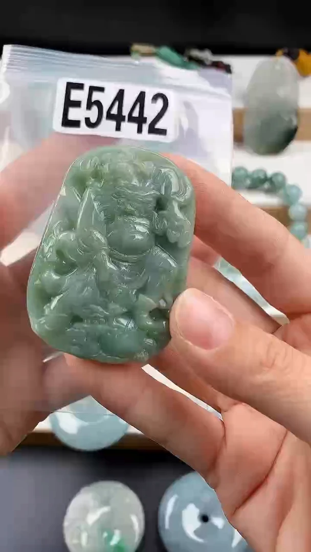 颈饰未镶嵌翡翠天然翡翠吊坠挂件