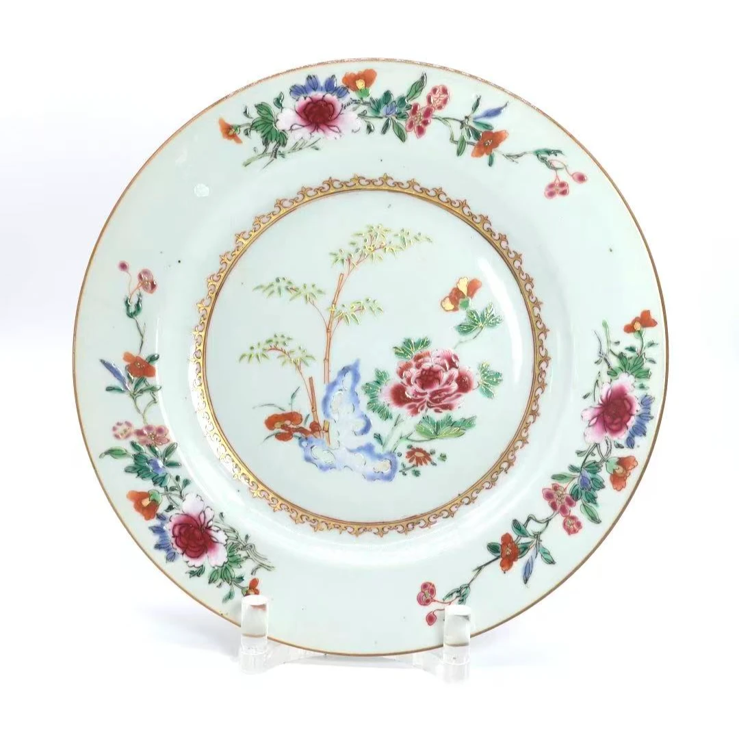 34:清早期粉彩洞石翠竹牡丹花卉纹盘