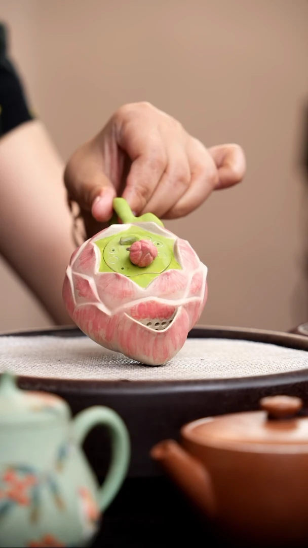 茶壶紫砂白玉段三色莲花壶