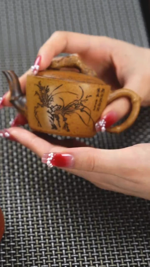 茶壶紫砂太湖石高温段泥兰花刻绘汉瓦130cc