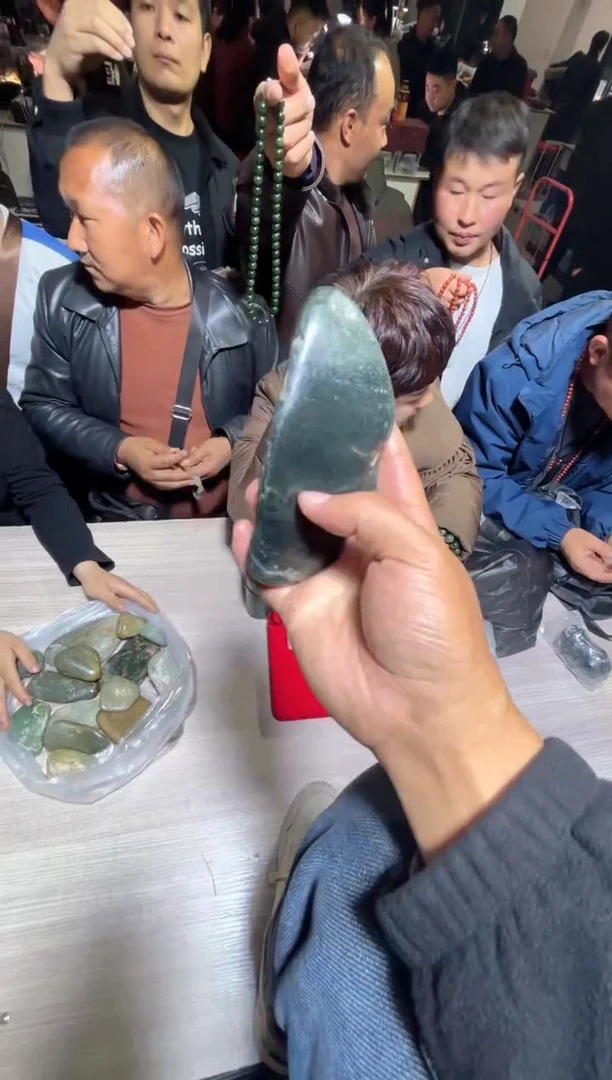 未镶嵌和田玉（糖玉）挂件和田玉