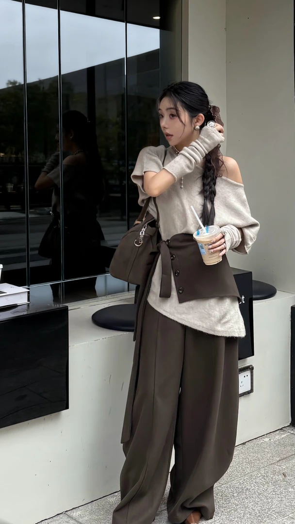 韩系气质斜领一字肩宽松显瘦露肩袖套毛衣咖啡色休闲直筒裤套装