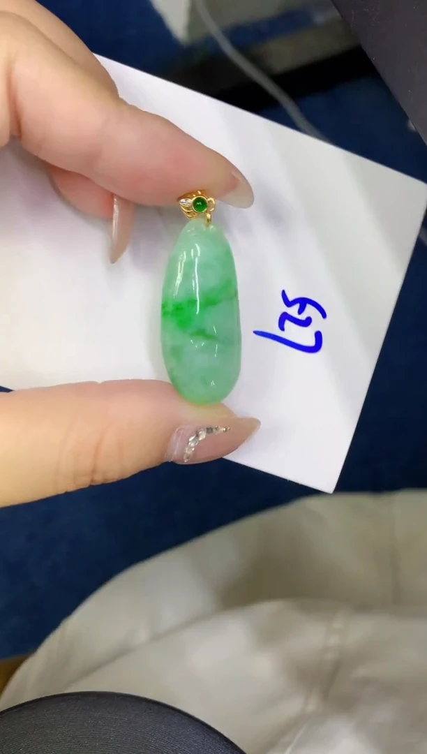 颈饰未镶嵌翡翠缅甸天然翡翠A货