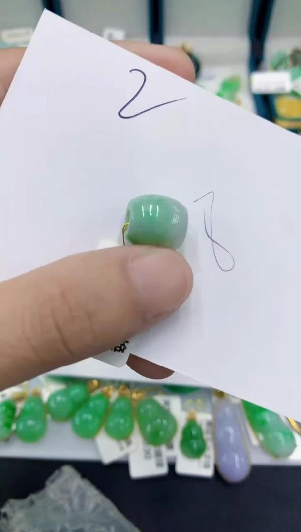 翡翠挂件未镶嵌翡翠