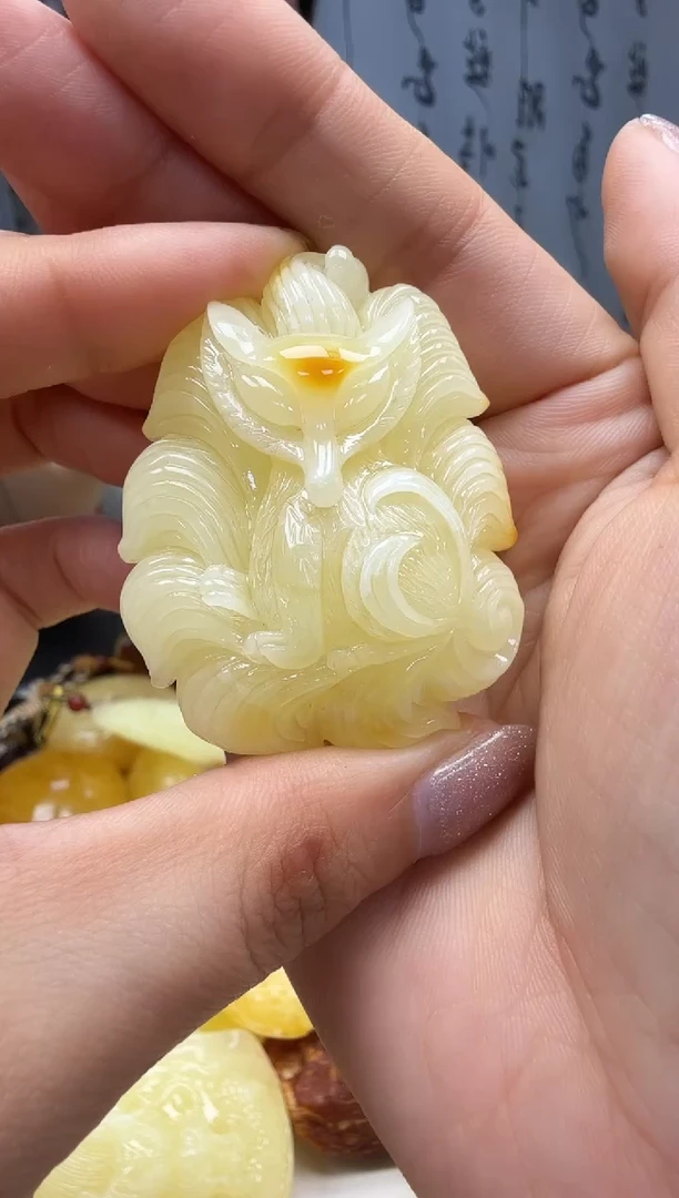 裸石琥珀未镶嵌爱****子如图