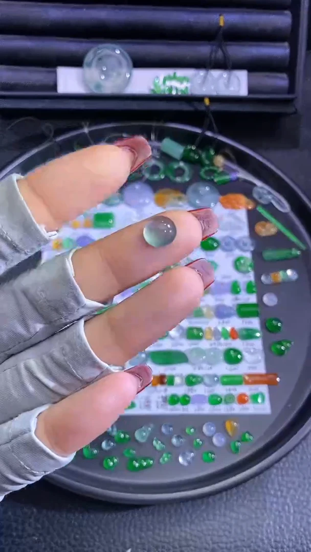 未镶嵌挂件翡翠蛋面