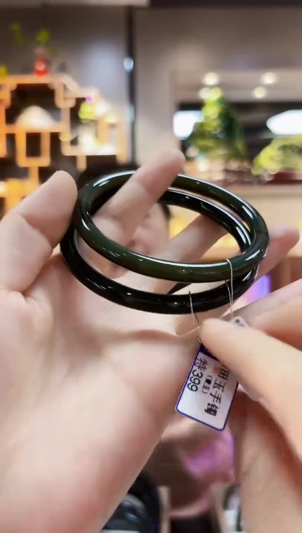 和田玉未镶嵌颈饰63*64手镯